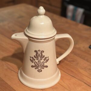 Pfaltzgraff Village coffee/Teapot W/Lid Pottery 6-550